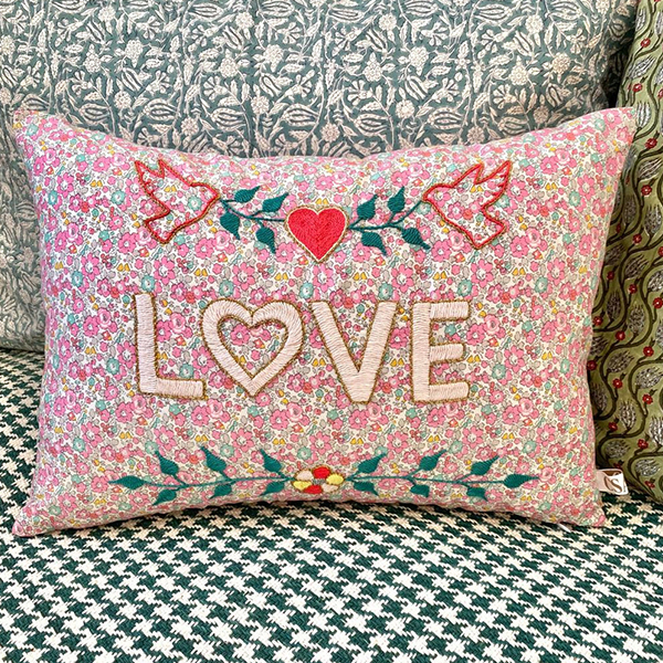 까사오[CSAO]Embroidered cushion LOVE-CA00LNCUS0966LOV