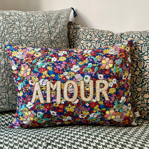 3[]Embroidered cushion AMOUR -CA00LNCUS1009AMO