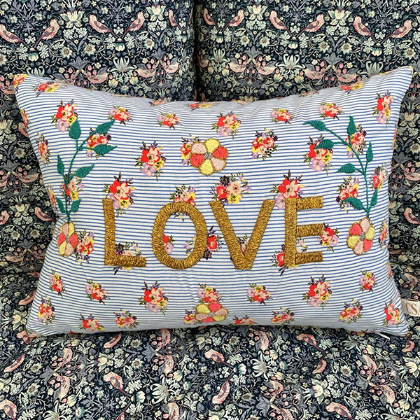까사오[CSAO]Embroidered cushion LOVE-CA00LNCUS1922LOV